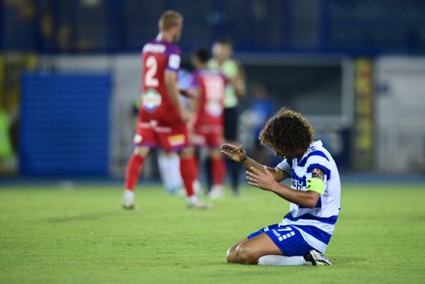 Ήττα με δέκα παίκτες από τον Βόλο στο Περιστέρι