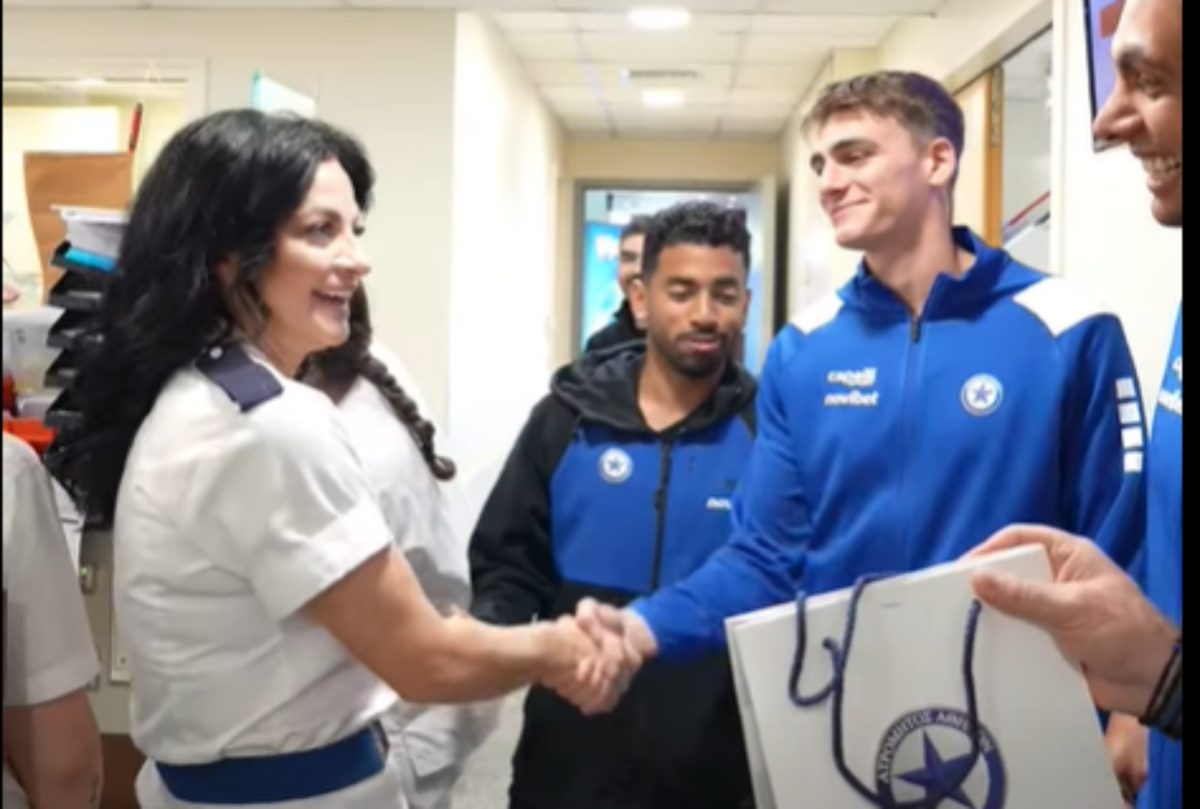 Ο Ατρόμητος μοίρασε χαμόγελα στο Ιατρικό Κέντρο Περιστερίου